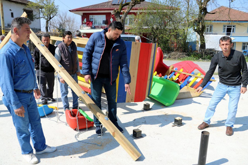 Zonguldak Alaplı'da seçimi kaybeden muhtar yaptırdığı parkı yıktı - Resim: 1