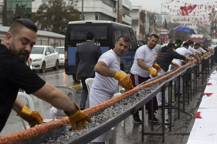 Ankaralılar gözlerine inanamadı! Bu kebabın ucu bucağı yok - Resim: 1