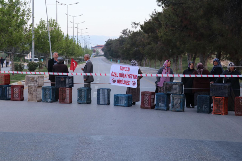 Pamukkale karayolunu bizim mülkiyetimiz diyerek trafiğe kapattılar - Resim: 3