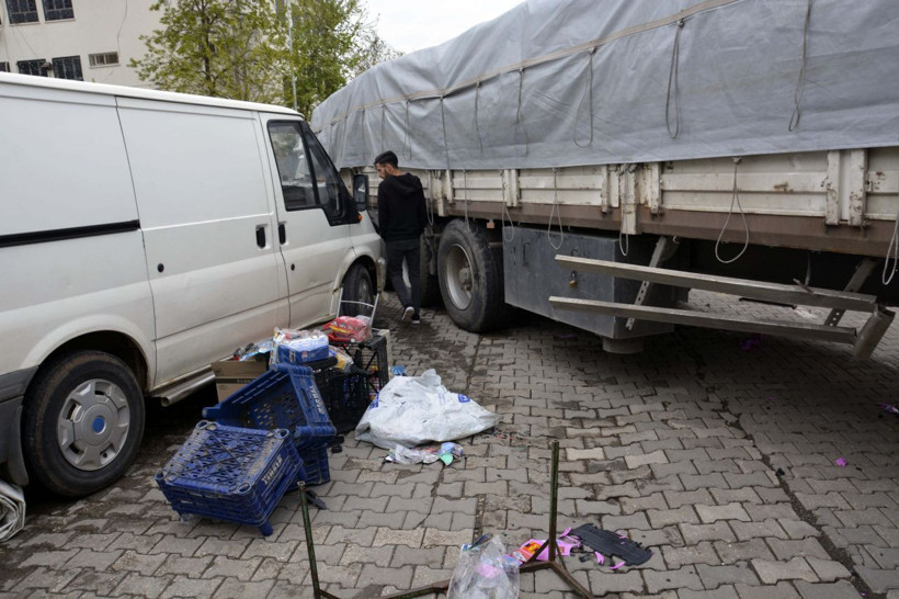 Şanlıurfa'da freni boşalan TIR pazara girdi - Resim: 4