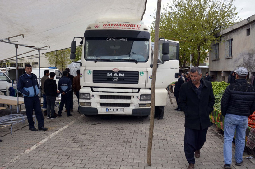 Şanlıurfa'da freni boşalan TIR pazara girdi - Resim: 3