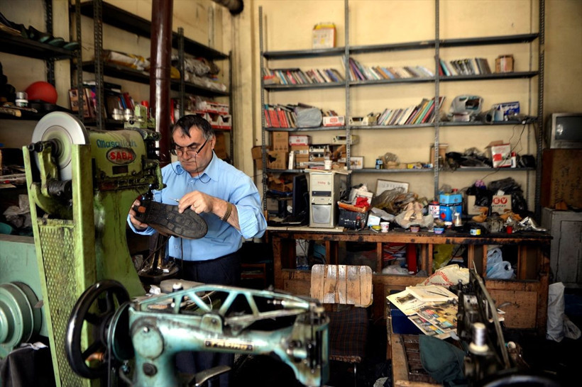 Ardahanlı ayakkabı tamircisi dükkana gelen müşterileri şaşırtıyor - Resim: 4