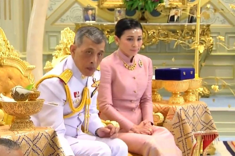 Tayland Kralı Maha Vajiralongkorn Orgeneraliyle evlendi ilginç görüntüler - Resim: 4