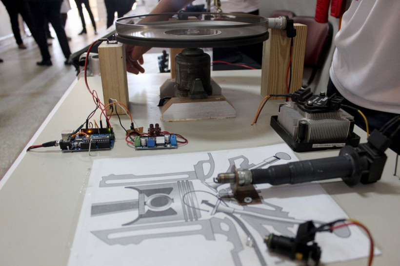 Edirne'de lise öğrencileri benzinli motor yazılımı geliştirdi - Resim: 3