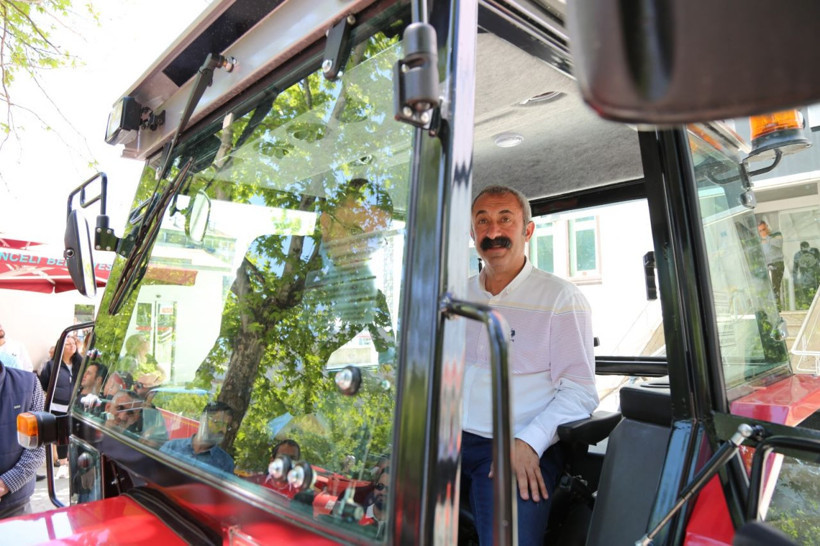 Tunceli'nin Komünist Başkanı Mehmet Fatih Maçoğlu'na traktör hediye etti - Resim: 4