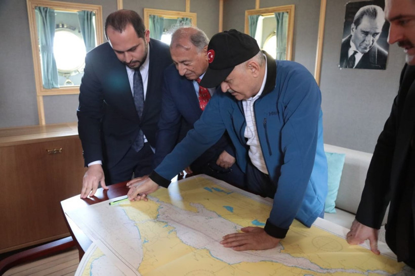 Binali Yıldırım dümene geçti kaptanlık yaptı renkli görüntüler - Resim: 2