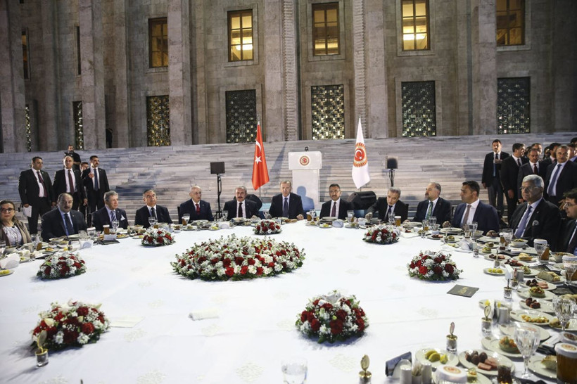 TBMM Başkanı Şentop, milletvekillerine iftar verdi - Resim: 1