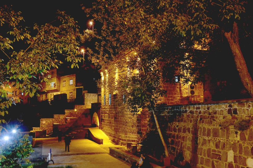7 bin yıllık tarihi olan Bitlis'in büyüleyen gece görüntüsü - Resim: 1