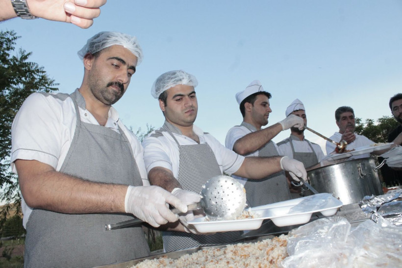 Diyarbakır'da 300 torunlu Hamo Ağa 2 bin kişiye iftar verdi - Resim: 4