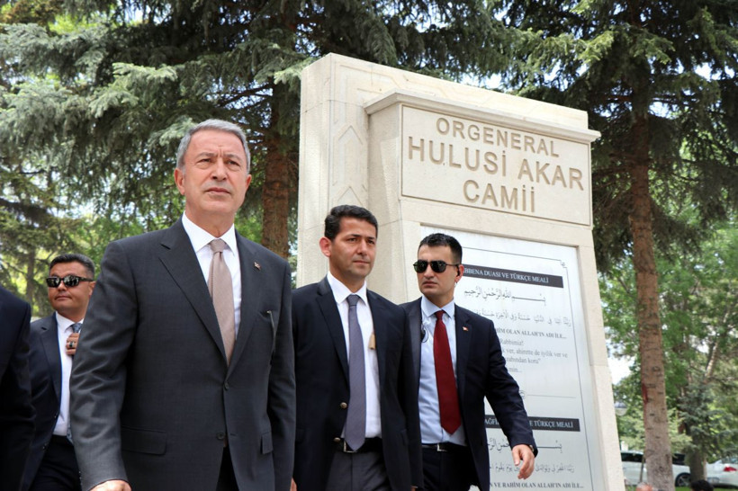 Bakan Hulusi Akar cuma namazını kendi ismini taşıdığı camide kıldı - Resim: 2