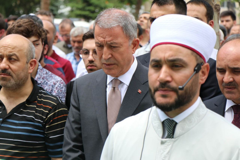 Bakan Hulusi Akar cuma namazını kendi ismini taşıdığı camide kıldı - Resim: 4