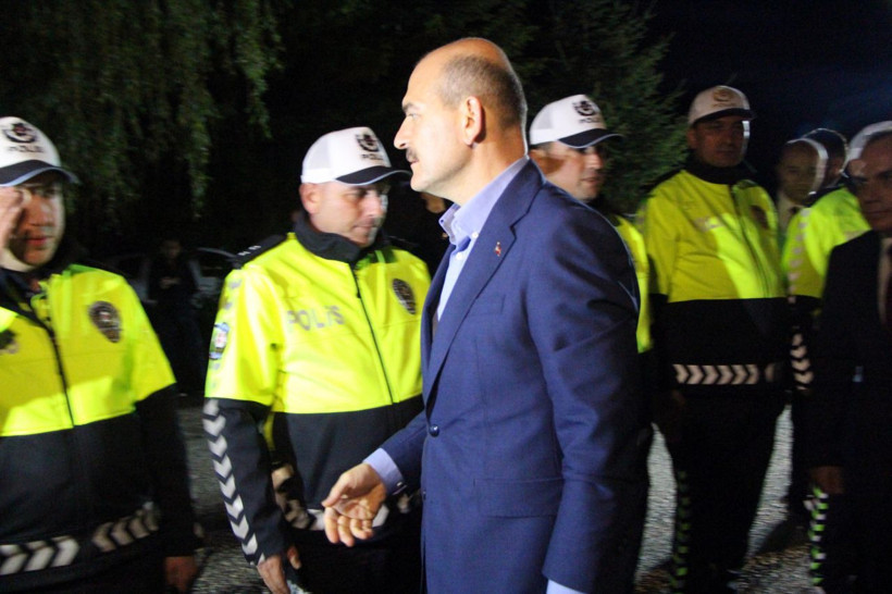 Bakan Süleyman Soylu Bolu'da trafiği hem havadan hem karadan denetledi - Resim: 1
