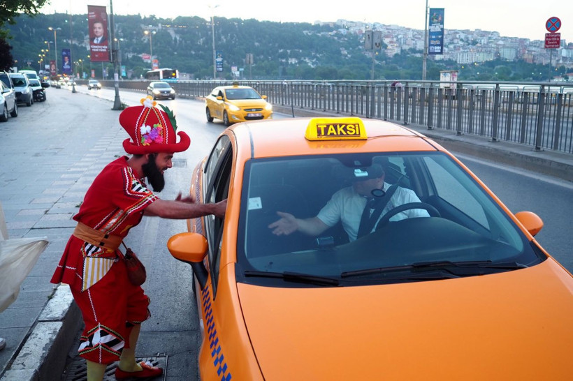 Seksenler dizisinin bekçisi Bekçi Bekir 20 bin iftariyelik dağıttı - Resim: 2