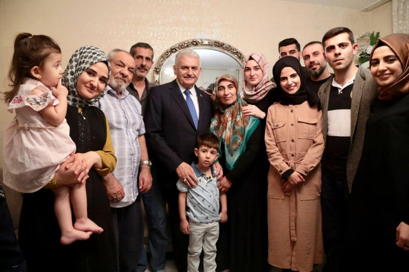 Binali Yıldırım sahurda Laçin ailesinin evine misafir oldu - Resim: 2
