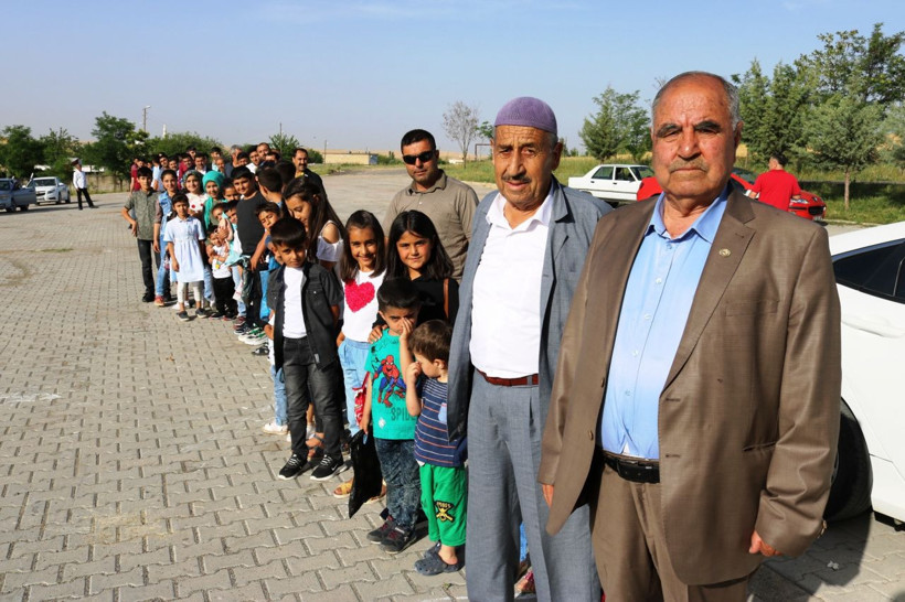 Diyarbakırlı Hamo Ağa 300 torunu ile böyle bayramlaştı - Resim: 2