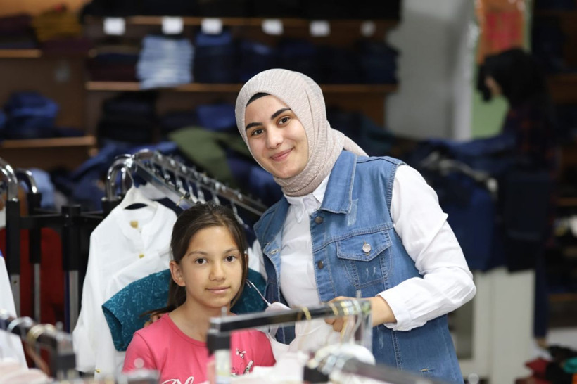 Yaptığı tabloları satarak bin yetim çocuğun yüzünü güldürdü - Resim: 3