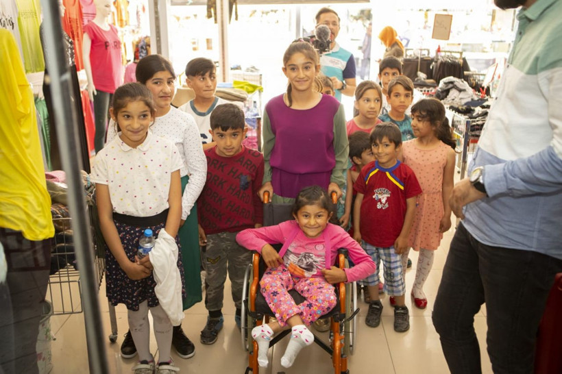 Yaptığı tabloları satarak bin yetim çocuğun yüzünü güldürdü - Resim: 2