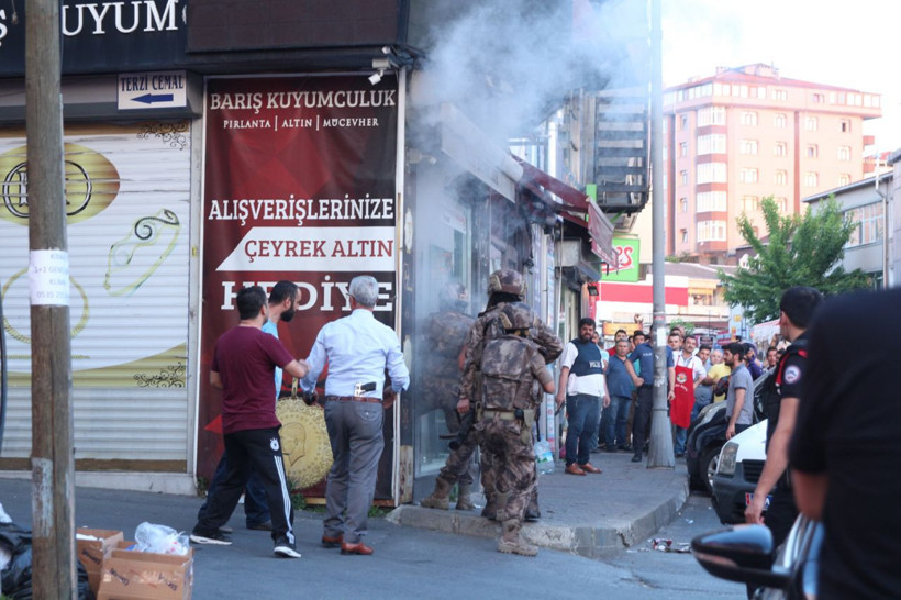 İstanbul Sarıyer'de kuyumcuda özel harekat operasyonu - Resim: 4