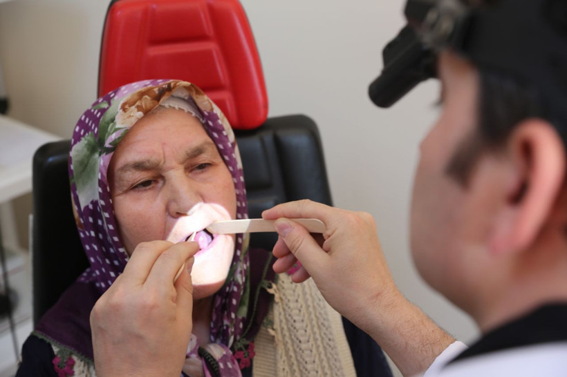 75 yaşındaki kadının dilinin yarısı kesildi - Resim: 2