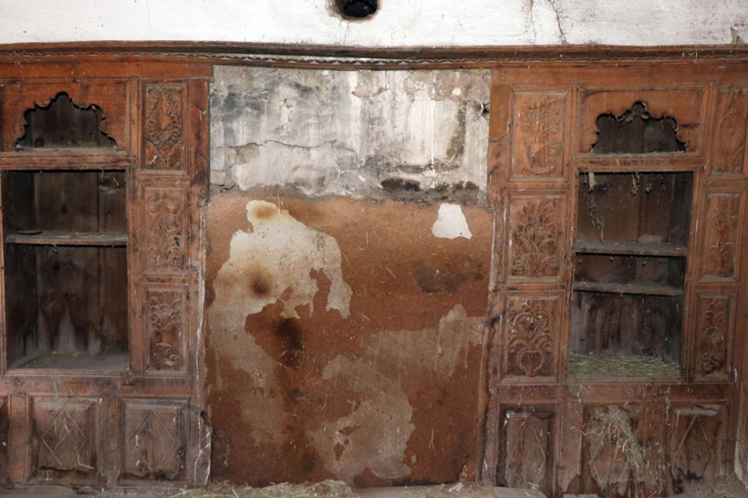 En nadide sanatla bezenmiş! 100 yıllık tarihi köy konağı harap halde - Resim: 4