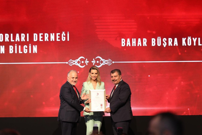 Esra Erol "Kolide Ne Var" kampanyası ile binlerce çocuğun yüzünü güldürdü - Resim: 1