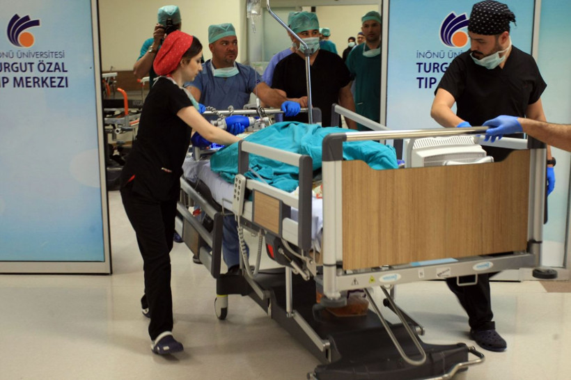 Tıp tarihinde bir ilk! Malatya'da eş zamanlı 5 karaciğer nakli sonuçlandı - Resim: 1