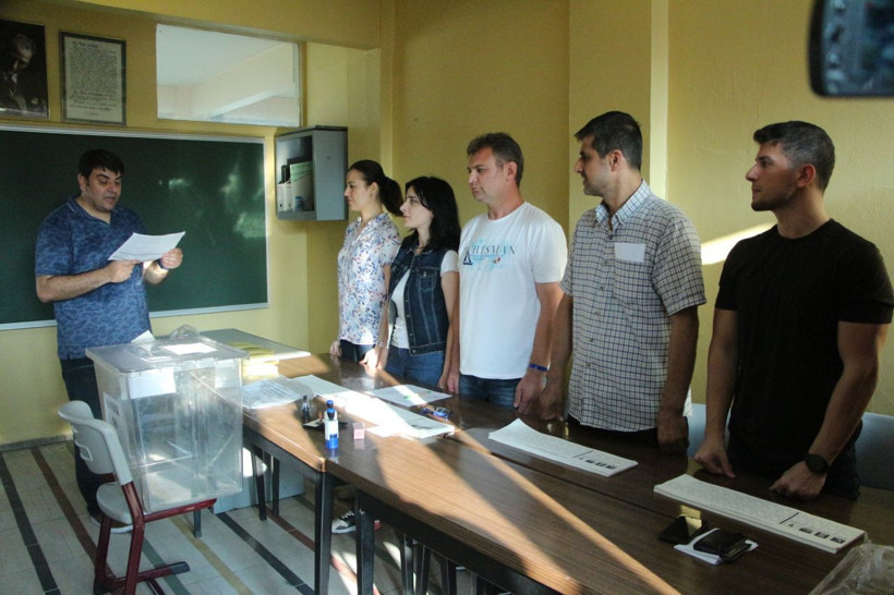 Yenilenen İstanbul seçimlerinde oy verme işlemi başladı - Resim: 1