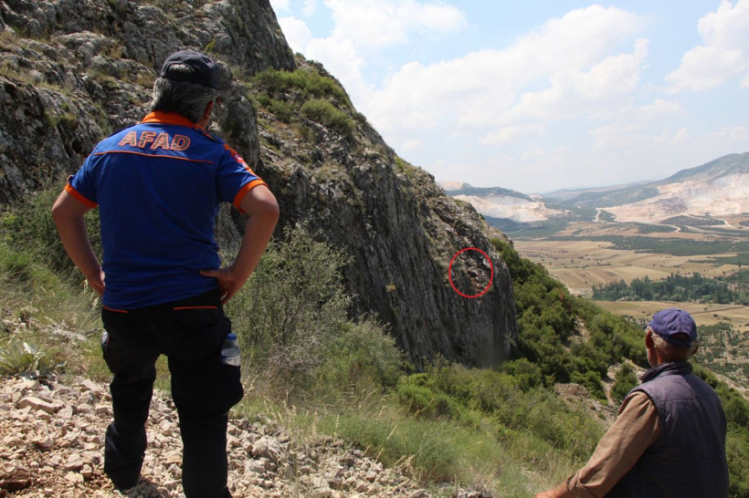 Uçurumda mahsur kalan 2 keçi 5 gündür kurtarılmayı bekliyor - Resim: 2