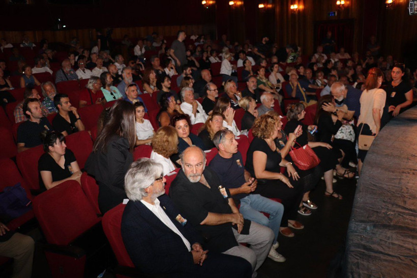 Usta oyuncu Enis Fosforoğlu'na kızı gözyaşlarıyla veda etti - Resim: 4