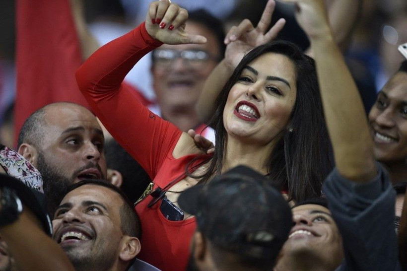 Larissa Riquelme'den 9 yıl sonra yine aynı poz - Resim: 1