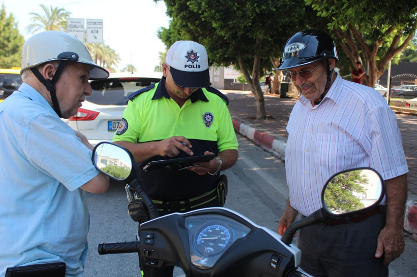 Ceza yiyen yaşlı adam arkadaşını çağırdı ama o da ceza yedi - Resim: 3