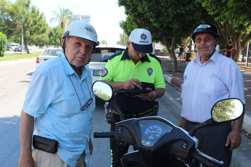 Ceza yiyen yaşlı adam arkadaşını çağırdı ama o da ceza yedi - Resim: 4