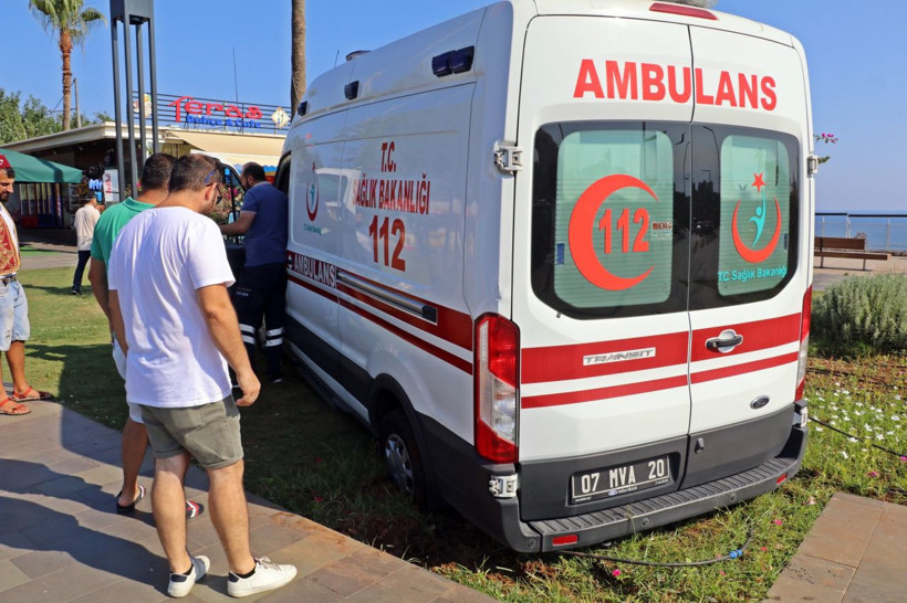 Antalya'da falezlere düşen adamı kurtarmak için ekipler seferber oldu - Resim: 4