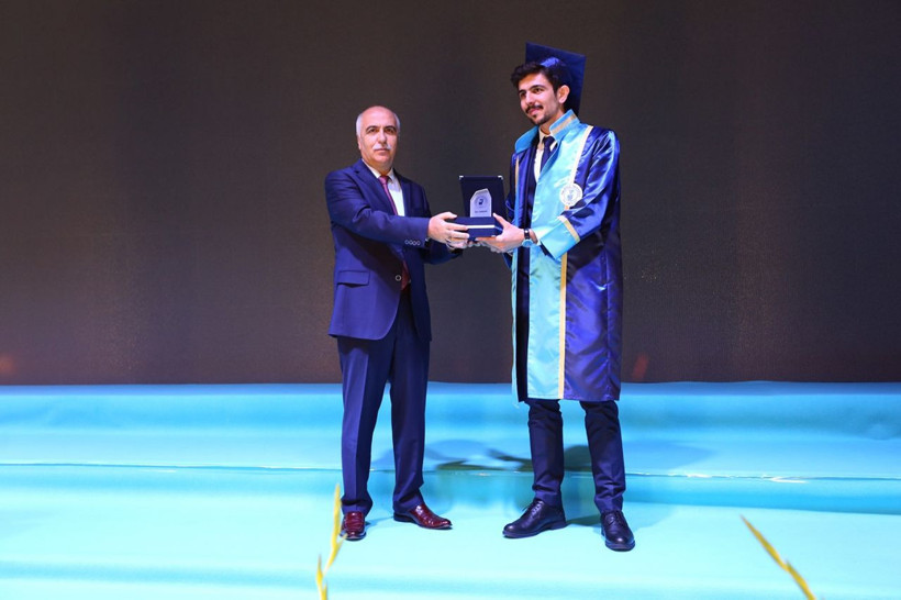 Güvenlik görevlisi olarak başladığı üniversiteden üçüncülükle mezun oldu - Resim: 3
