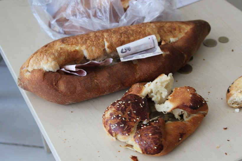 Dilencilere yapılan uygulamada ekmek arasında para çıktı - Resim: 3