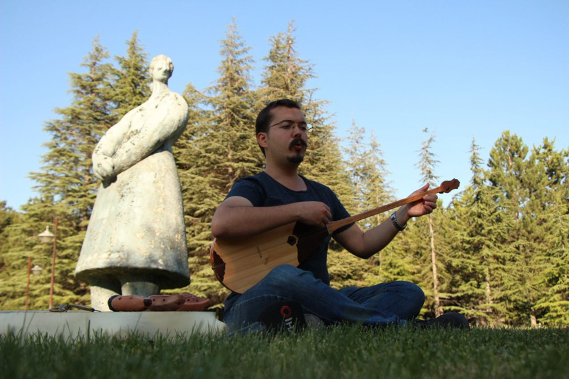 Popüler müziği bırakarak kendisini eski Türk müziğine adadı - Resim: 2