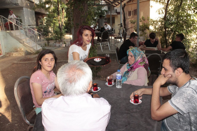 Diyarbakır'da genç kız dershaneye gidebilmek için çay ocağı açtı - Resim: 3