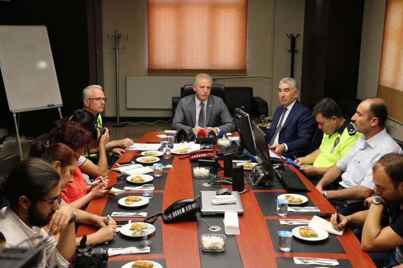 Kırmızı ışıkta çifte telli oynayan sürücülere şok ceza - Resim: 2