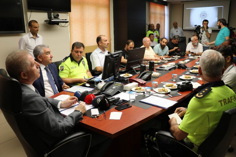 Kırmızı ışıkta çifte telli oynayan sürücülere şok ceza - Resim: 4