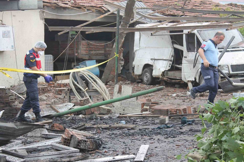 Balıkesir'de buhar kazanı patladı 1 yaralı - Resim: 1