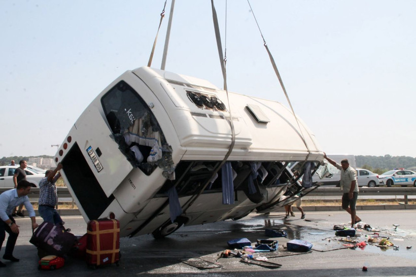 Antalya'da midibüs devrildi! Çok sayıda yaralı turist var - Resim: 2
