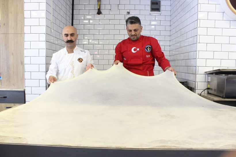 Bursalı esnaftan Putin'e bomba hediye! S-400 için kol böreği gönderdi - Resim: 1