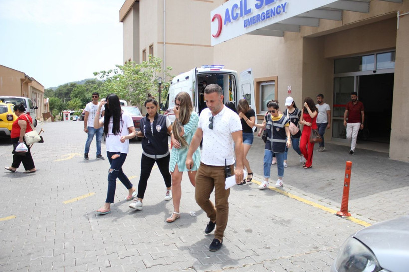 Fuhuş için müşterilere katalog gönderen çete operasyonunda 9 tutuklama - Resim: 1