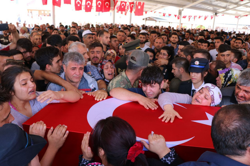 Gaziantep şehidini uğurladı! Şehit Uzman Onbaşı Demircan, son yolculuğuna uğurlandı - Resim: 3