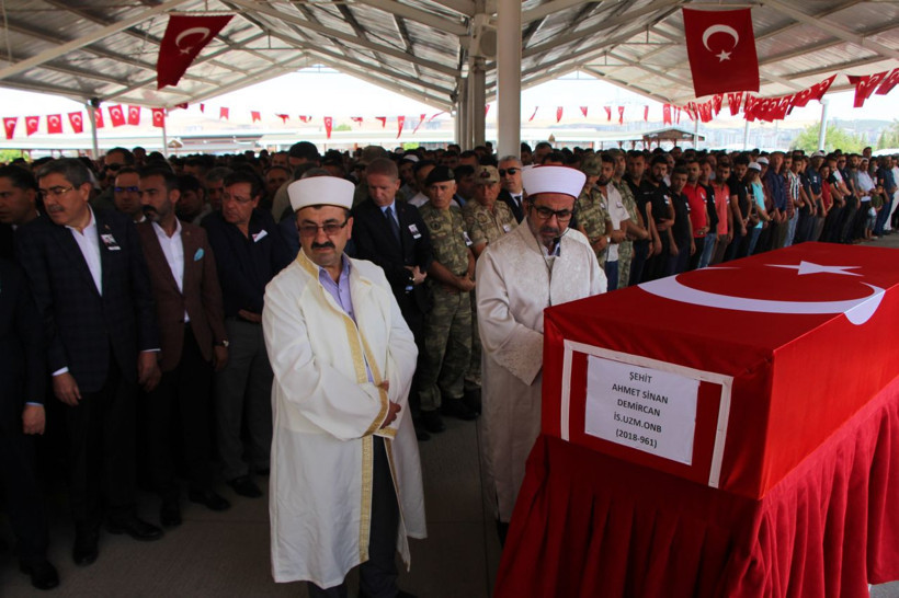 Gaziantep şehidini uğurladı! Şehit Uzman Onbaşı Demircan, son yolculuğuna uğurlandı - Resim: 1