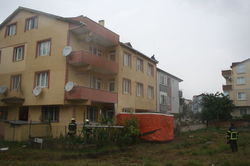 Sağanak yağmura rağmen intihar girişimini böyle izlediler - Resim: 3