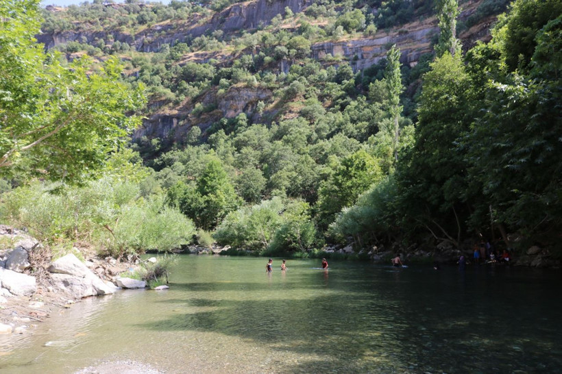 Diyarbakır'ın Silvan, Kulp, Hazro ilçeleri arasında saklı cennet gelenler büyülenip dönüyor - Resim: 2