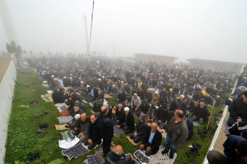 Üstü açık cami ziyaretçi akınına uğruyor! Gümüşhane'de açık hava ibadeti - Resim: 3