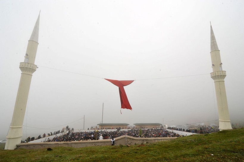 Üstü açık cami ziyaretçi akınına uğruyor! Gümüşhane'de açık hava ibadeti - Resim: 1