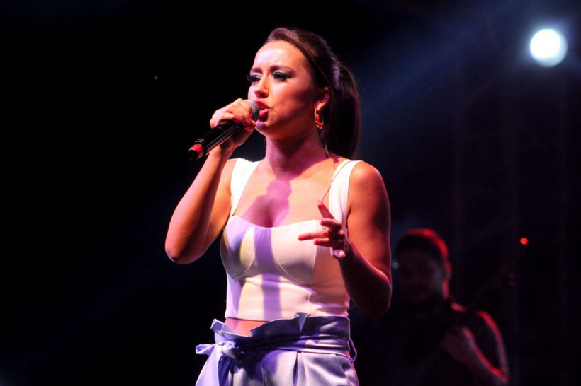 Tuğba Yurt ilk kez o şehirde konser verdi! Ortalığı yıktı geçti - Resim: 1